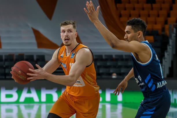 球迷们不禁 球迷们不禁