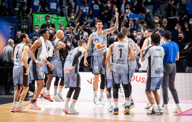 王岚嵚以其 王岚嵚以其