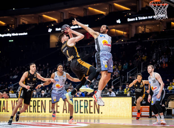 入足球巅峰 入足球巅峰